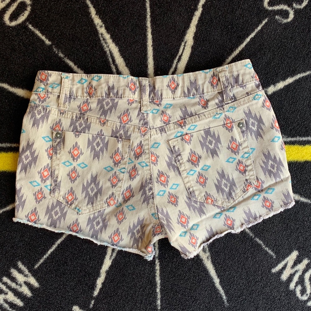 Aztec Grane Shorts - Picture 2 of 3